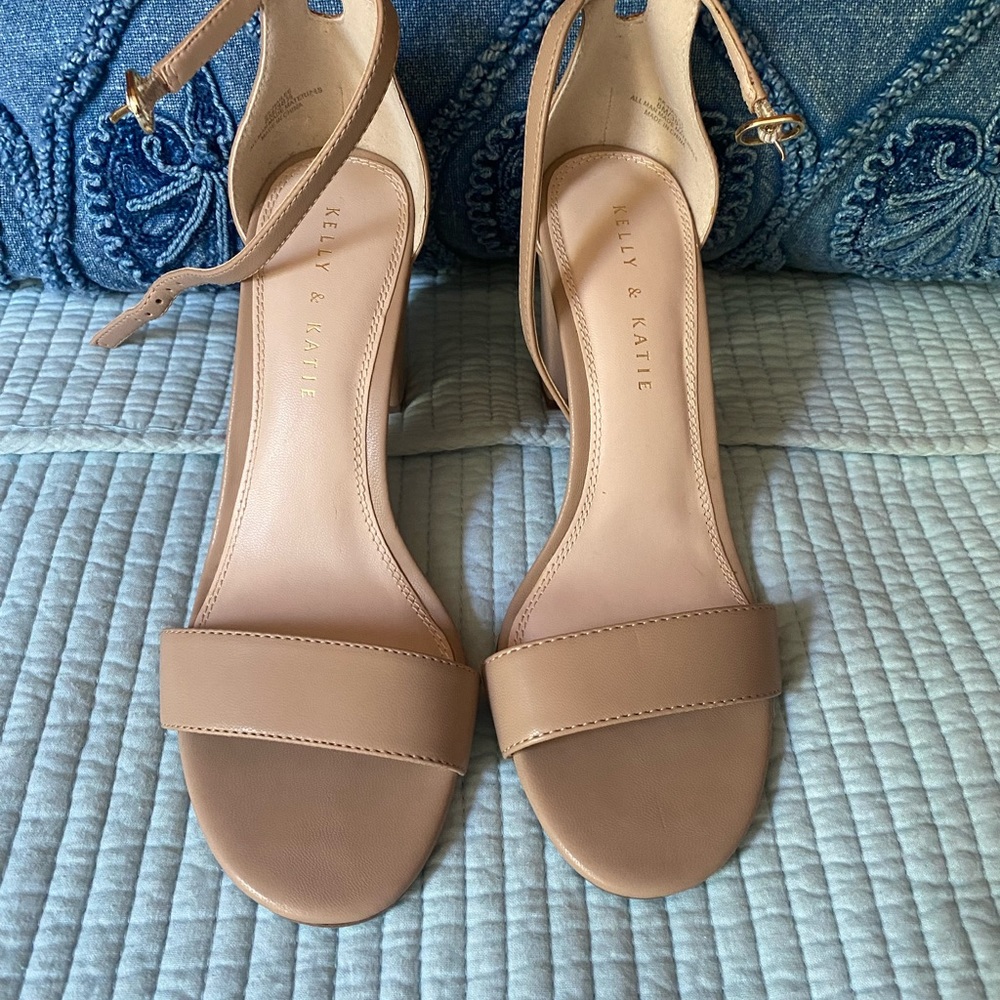 KELLY & KATIE HAILEE SANDAL